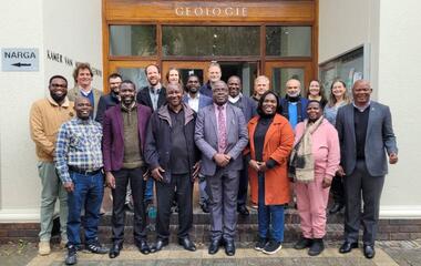 The Malawi delegation that visited Stellenbosch University’s department of earth sciences in July 2025: In front from left are Professor Chikondi Chisenga, CA Charles Mkomba FCCA, Drs Joshua Chisambi, Abraham Sineta, Dyson Moses, Valentino Zimpita, MacPherson Matewere, Ms Ruth Mumba, Ms Fanny Mthunzi and Mr George Maneya. At the back from Stellenbosch University (from left) are Professor Bjorn von der Heyden, Drs Ryan Tucker,  Matthew Mayne, René Heyn, Martin Klausen, Professors Gary Stevens, Alakendra Roychoudhury, Dr Amy Allwright, and Professor Susanne Fietz, Image: Stellenbosch Media Team
